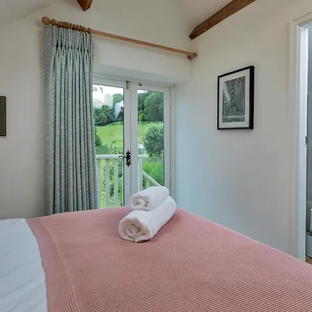 Finest Retreats - The Burrows * Wass